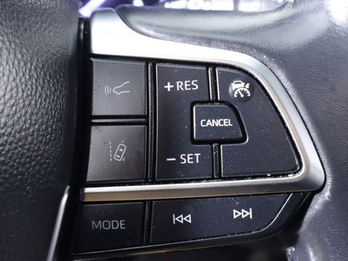 Used 2021 Toyota Highlander XLE image 13