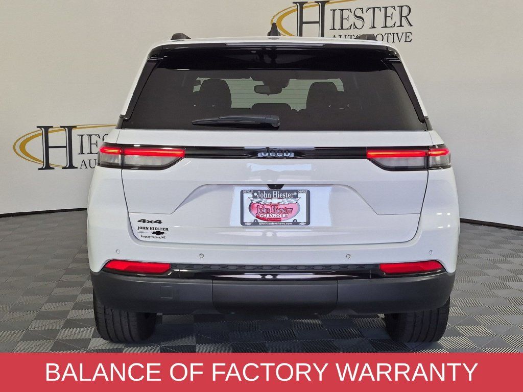 Used 2024 Jeep Grand Cherokee Altitude AWD/4WD image 5