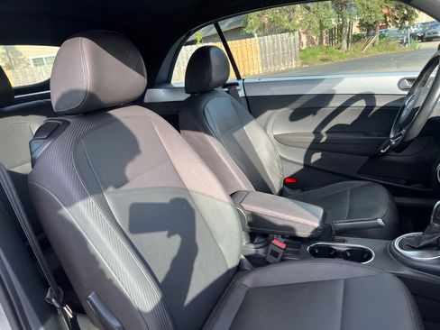 Used 2015 Volkswagen Beetle 1.8T image 32