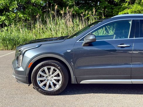 Used 2020 Cadillac XT4 Premium Luxury w/ Cold Weather Package AWD/4WD image 9