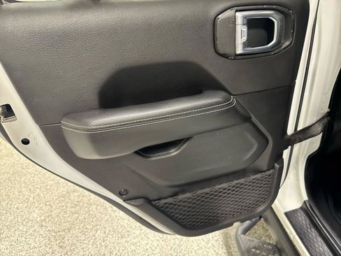Used 2021 Jeep Wrangler Unlimited Sahara w/ Cold Weather Group AWD/4WD image 7