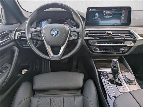 Certified 2023 BMW 530e w/ Convenience Package image 19