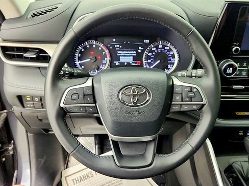 Used 2024 Toyota Highlander XLE AWD/4WD image 14