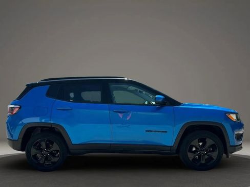 Used 2018 Jeep Compass Latitude w/ Popular Equipment Group AWD/4WD image 4