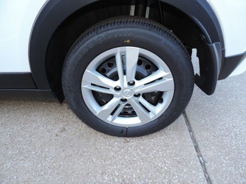 New 2025 Nissan Kicks Play S image 10