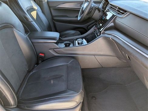 Certified 2024 Jeep Grand Cherokee L Laredo image 30