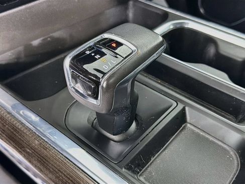 Used 2022 Chevrolet Silverado 1500 LT AWD/4WD image 17