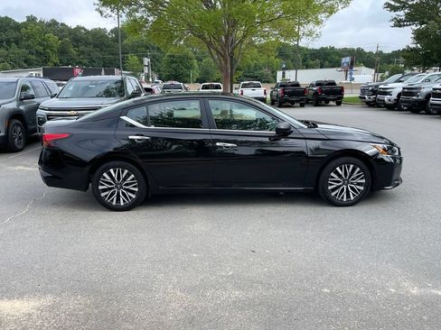 Used 2025 Nissan Altima 2.5 SV FWD image 8