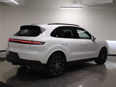 Certified 2025 Porsche Cayenne image 7