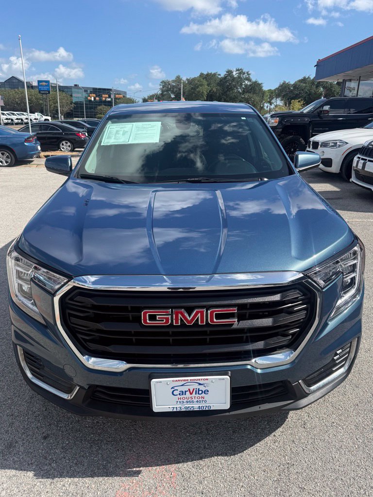 Used 2024 GMC Terrain SLE FWD image 2