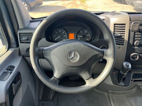 Used 2018 Mercedes-Benz Sprinter 2500 image 13