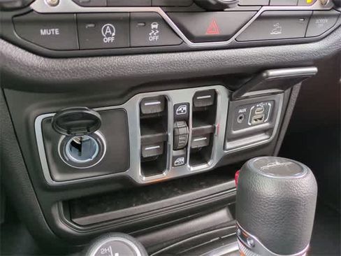 New 2025 Jeep Gladiator Sport image 31