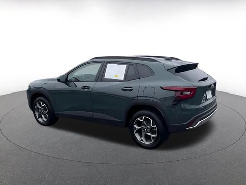 Used 2025 Chevrolet Trax LT w/ LT Convenience Package image 10