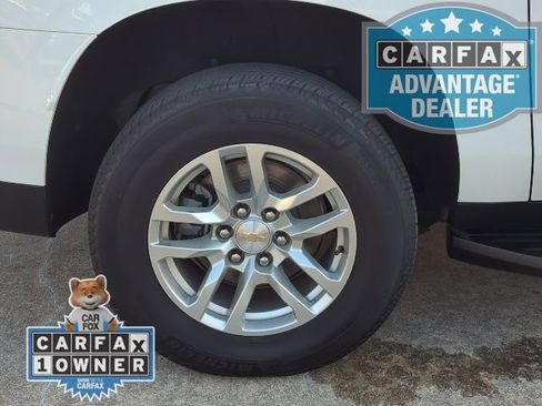 Used 2024 Chevrolet Suburban LT image 3