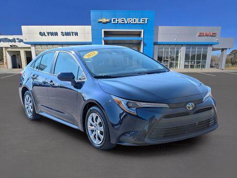 Used 2023 Toyota Corolla LE image 3