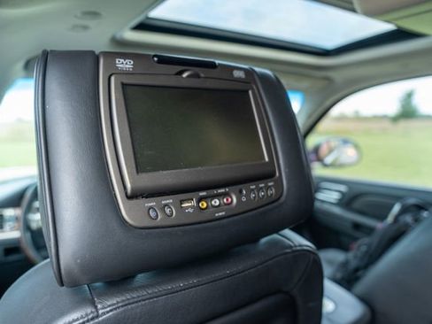 Used 2013 Cadillac Escalade Platinum image 21