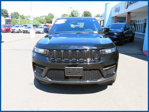 Certified 2024 Jeep Grand Cherokee Altitude AWD/4WD image 3