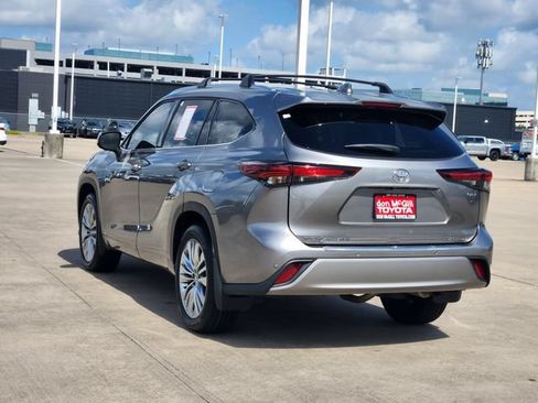 Certified 2025 Toyota Highlander Platinum AWD/4WD image 5