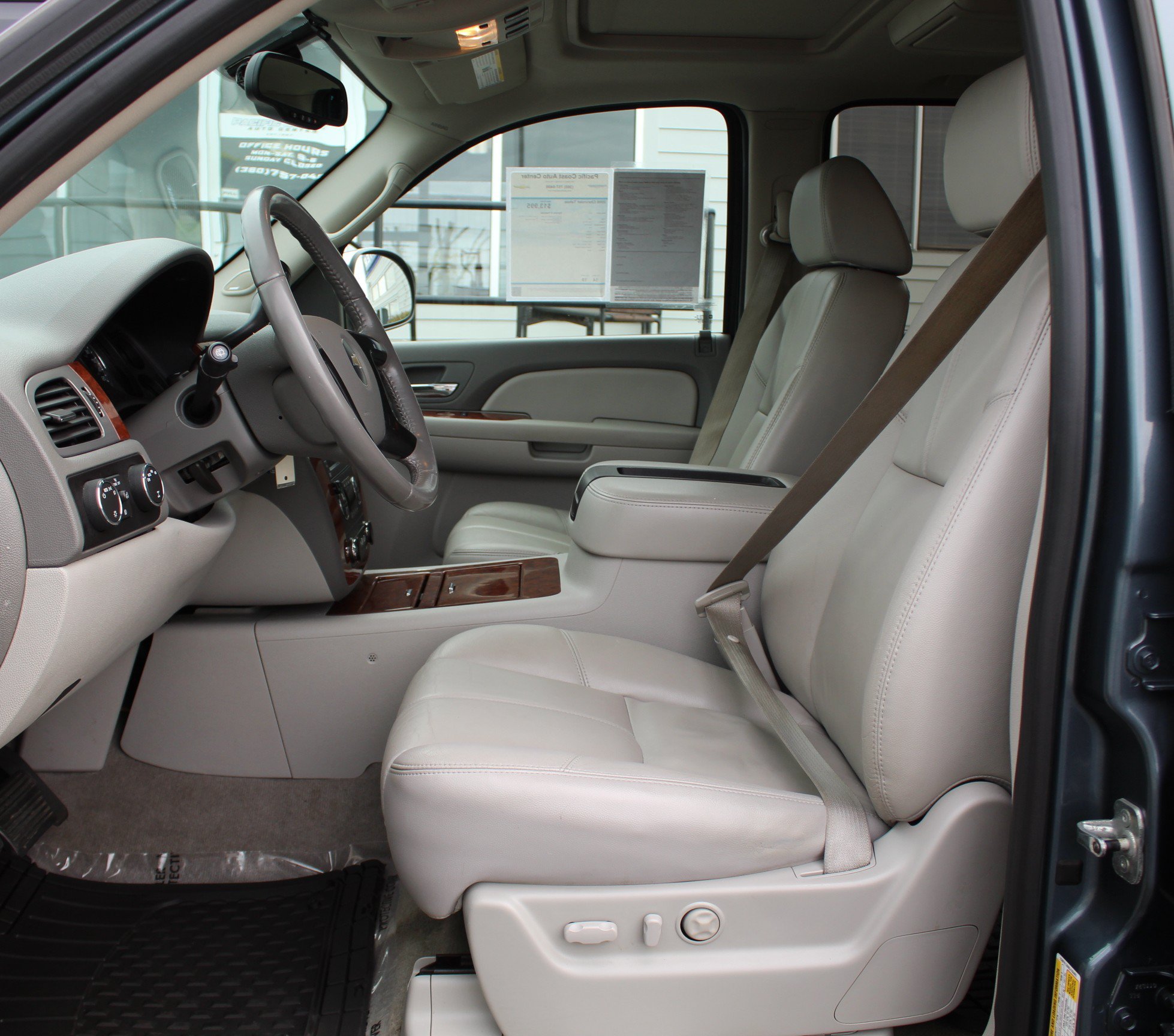 Used 2008 Chevrolet Tahoe LTZ w/ LTZ Preferred Equipment Group AWD/4WD image 22