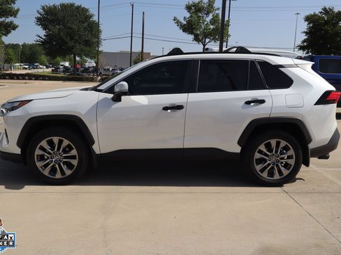 Used 2025 Toyota RAV4 XLE Premium w/ Blackout Package (GST) FWD image 7