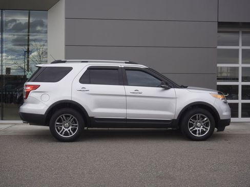 Used 2013 Ford Explorer XLT image 7