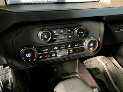 Used 2024 Ford Bronco Outer Banks image 32