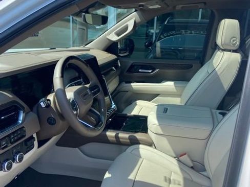 Used 2025 GMC Yukon Denali w/ Advanced Technology Package RWD image 7