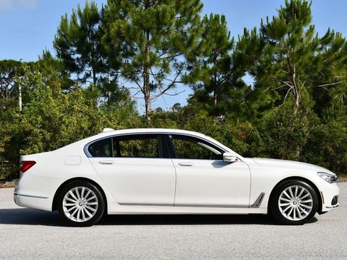 Used 2018 BMW 740i RWD image 32