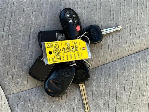 Certified 2017 Toyota Sienna LE image 14