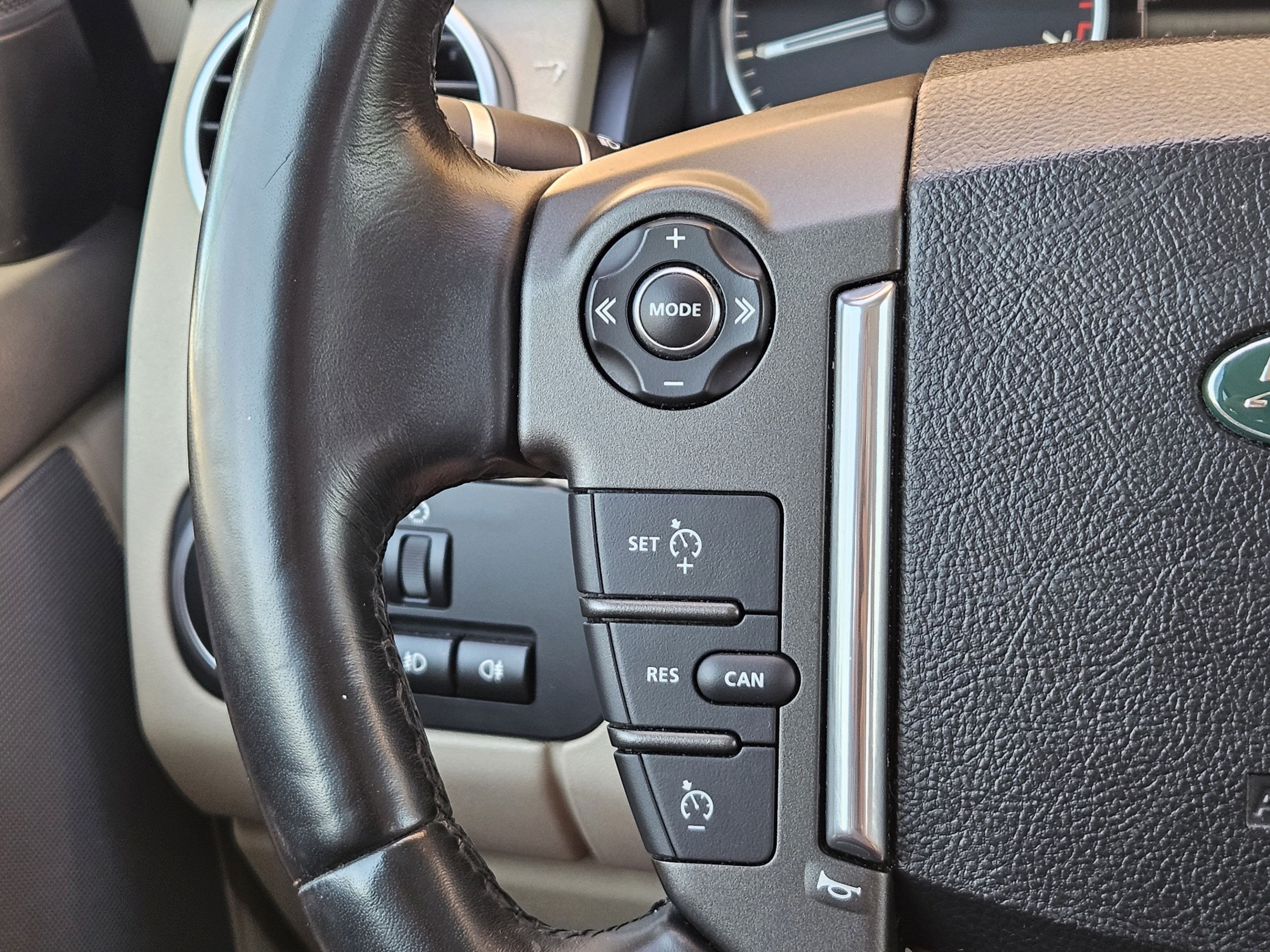 Used 2012 Land Rover LR4 HSE AWD/4WD image 25