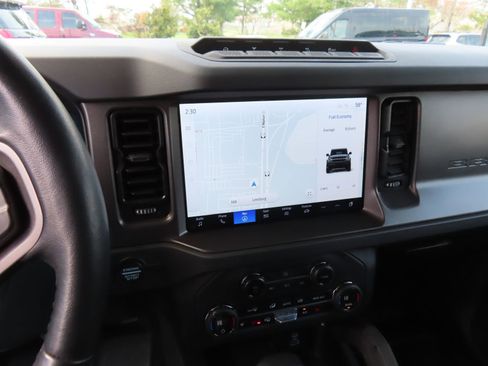 Used 2025 Ford Bronco Badlands image 24