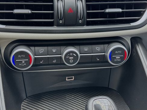 Used 2017 Alfa Romeo Giulia Quadrifoglio image 12