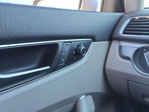 Used 2016 Volkswagen Passat 1.8T R-Line w/ R-Line Lighting Package image 23