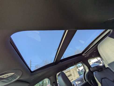 New 2026 Chrysler Pacifica Select image 23