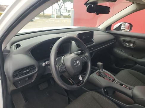 Used 2024 Honda HR-V LX image 2