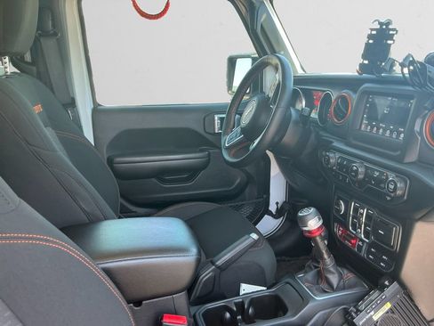 Used 2021 Jeep Gladiator Mojave w/ Cold Weather Group AWD/4WD image 15