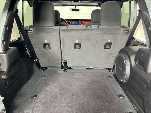 Used 2023 Jeep Wrangler Unlimited Rubicon w/ Xtreme 35 Tire Package AWD/4WD image 5