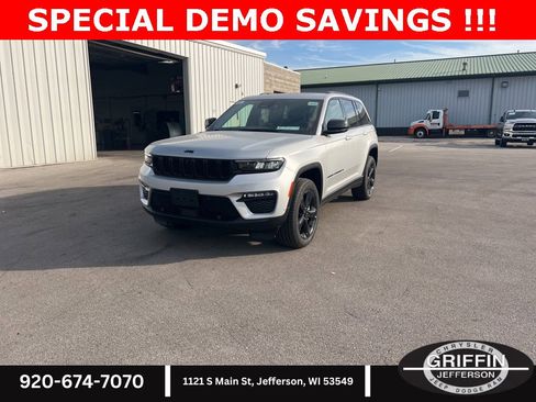 New 2025 Jeep Grand Cherokee Limited w/ Luxury Tech Group II image 3