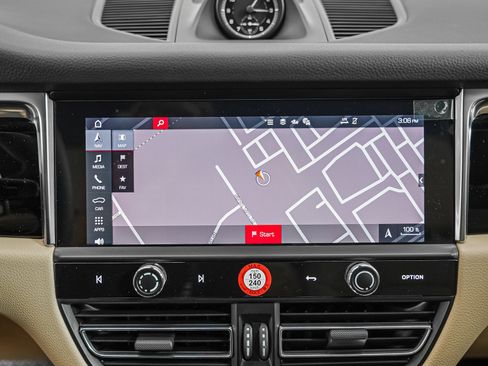 New 2026 Porsche Macan image 23