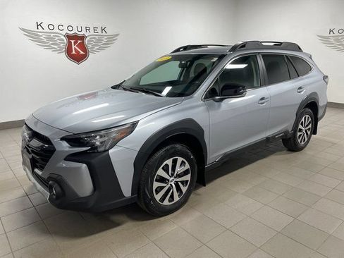 Used 2025 Subaru Outback Premium AWD/4WD image 3