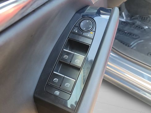 Used 2023 MAZDA MAZDA3 s image 22