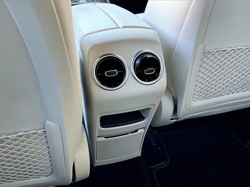 Used 2025 Mercedes-Benz GLB 250 4MATIC image 25