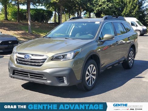 Used 2022 Subaru Outback Premium image 2