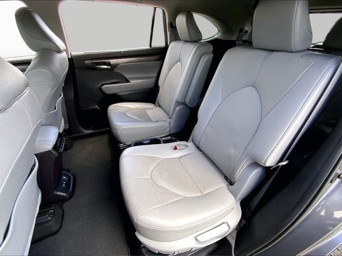 Used 2021 Toyota Highlander Limited FWD image 20