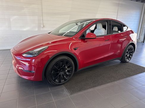 Used 2022 Tesla Model Y Long Range image 4