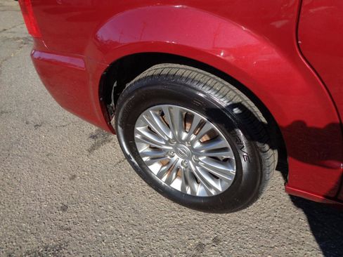 Used 2016 Chrysler Town & Country Touring-L image 54