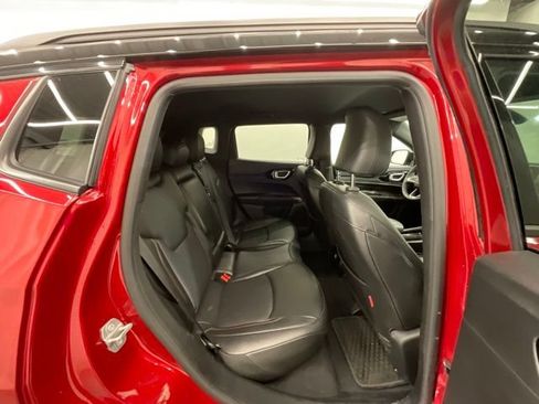Used 2025 Jeep Compass Trailhawk AWD/4WD image 25