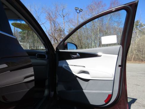 Used 2020 Kia Sorento SX image 12