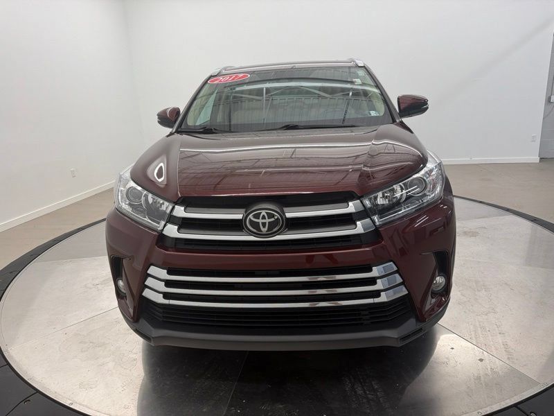 Used 2017 Toyota Highlander Limited AWD/4WD image 8
