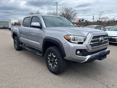 Used 2016 Toyota Tacoma TRD Off-Road w/ Towing Package image 10